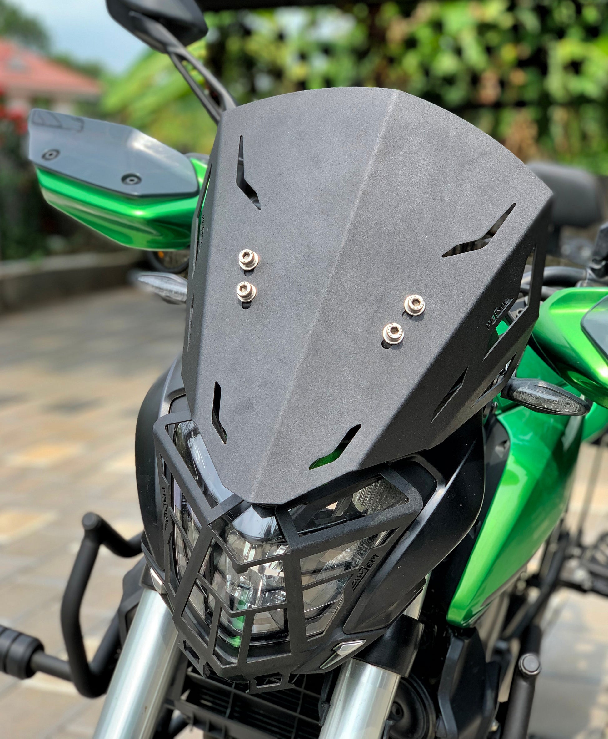 bajaj dominar 400 visor