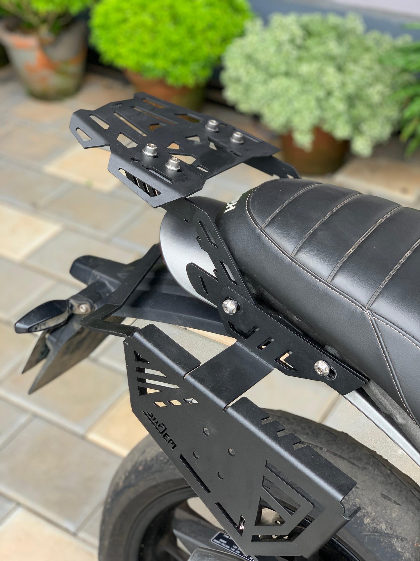 triumph speed 400 luggage carrier