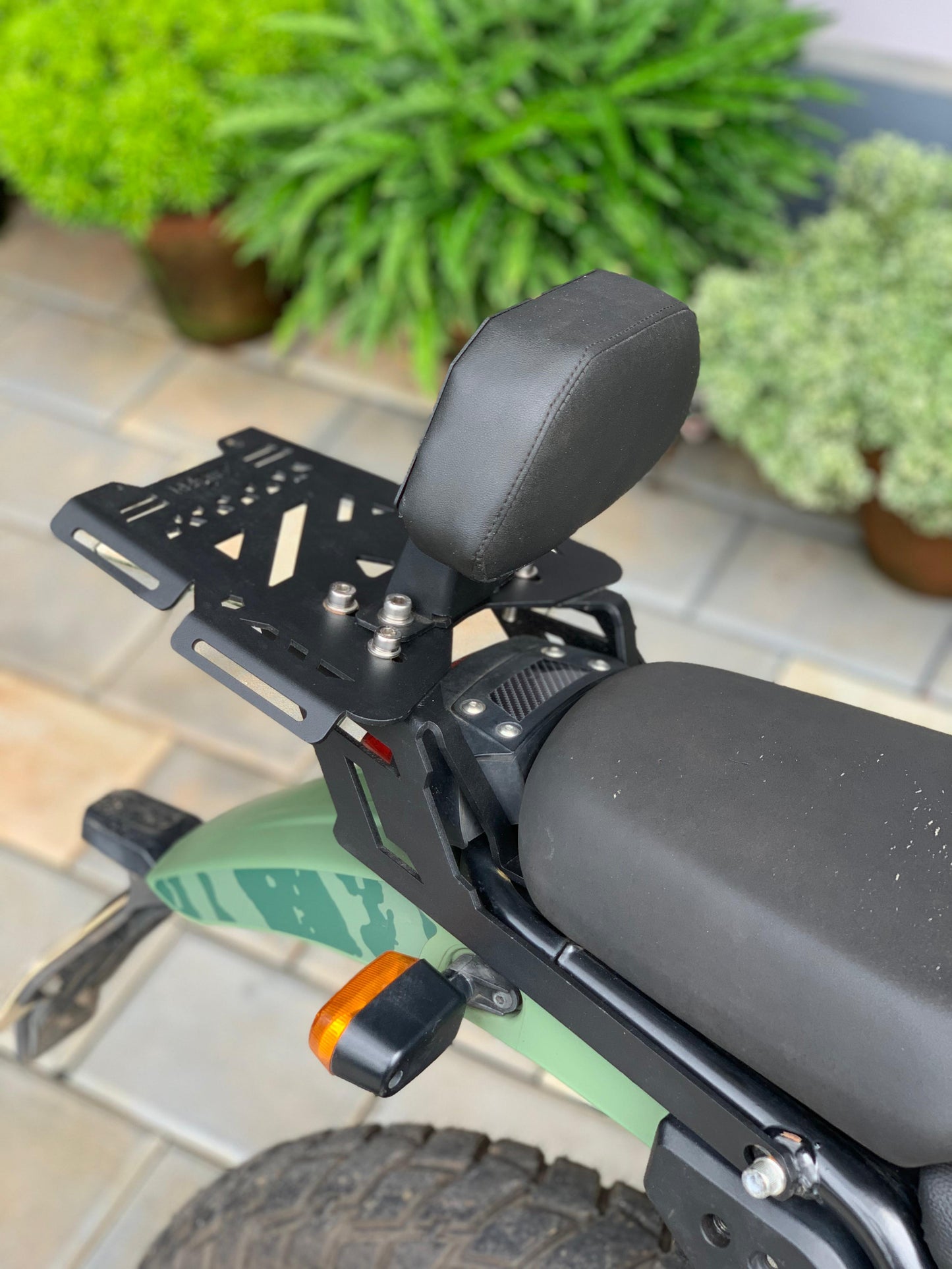 Himalayan 411  backrest